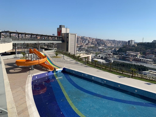 Трёхкомнатная квартира по низкой цене в комплексе с видом на город