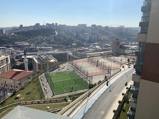 Трёхкомнатная квартира по низкой цене в комплексе с видом на город