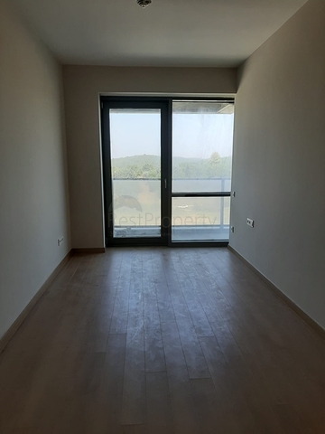 Трёхкомнатная квартира по низкой цене в комплексе с видом на город