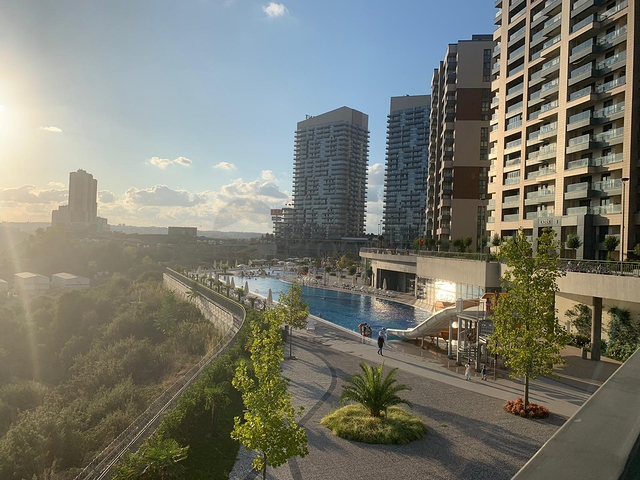 Трёхкомнатная квартира по низкой цене в комплексе с видом на город