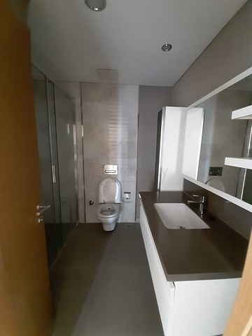 Трёхкомнатная квартира по низкой цене в комплексе с видом на город