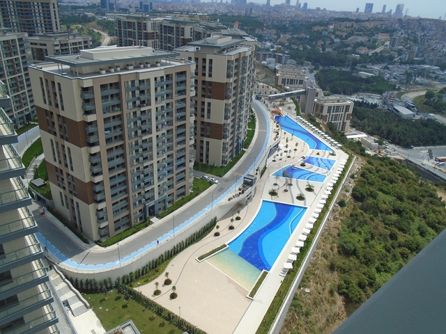 Трёхкомнатная квартира по низкой цене в комплексе с видом на город