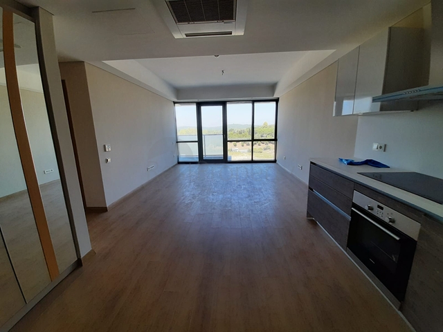 Трёхкомнатная квартира по низкой цене в комплексе с видом на город