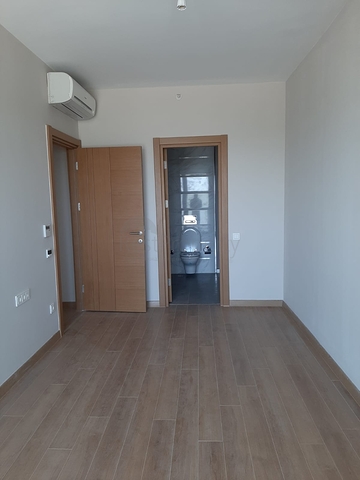 Трёхкомнатная квартира по низкой цене в комплексе с видом на город