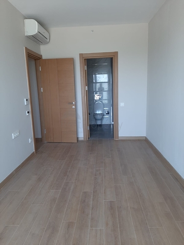 Трёхкомнатная квартира по низкой цене в комплексе с видом на город