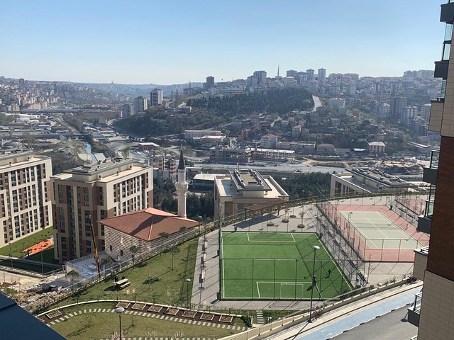 Трёхкомнатная квартира по низкой цене в комплексе с видом на город