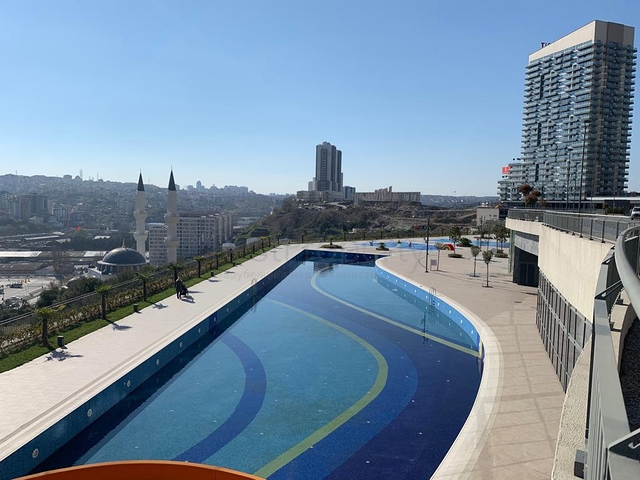 Трёхкомнатная квартира по низкой цене в комплексе с видом на город