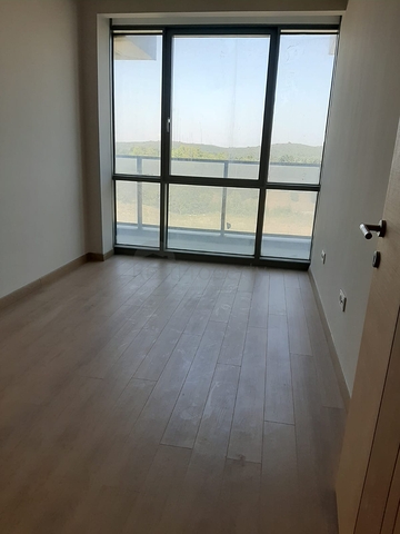 Трёхкомнатная квартира по низкой цене в комплексе с видом на город