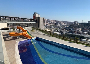 Трёхкомнатная квартира по низкой цене в комплексе с видом на город