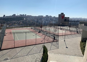 Трёхкомнатная квартира по низкой цене в комплексе с видом на город