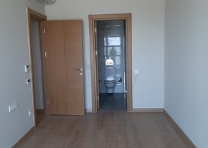 Трёхкомнатная квартира по низкой цене в комплексе с видом на город