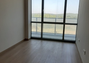 Трёхкомнатная квартира по низкой цене в комплексе с видом на город