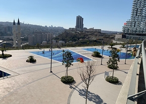 Трёхкомнатная квартира по низкой цене в комплексе с видом на город