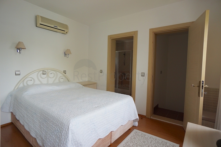 Трехэтажная меблированная вилла с видом на  Эгейское море