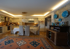 Трехэтажная меблированная вилла с видом на  Эгейское море