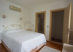 Трехэтажная меблированная вилла с видом на  Эгейское море