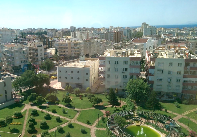 Двухкомнатная квартира с мебелью в центре Анталии