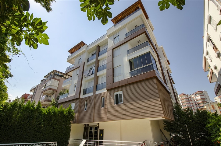 Квартира 2+1 с мебелью в 250 метрах от моря в Анталии