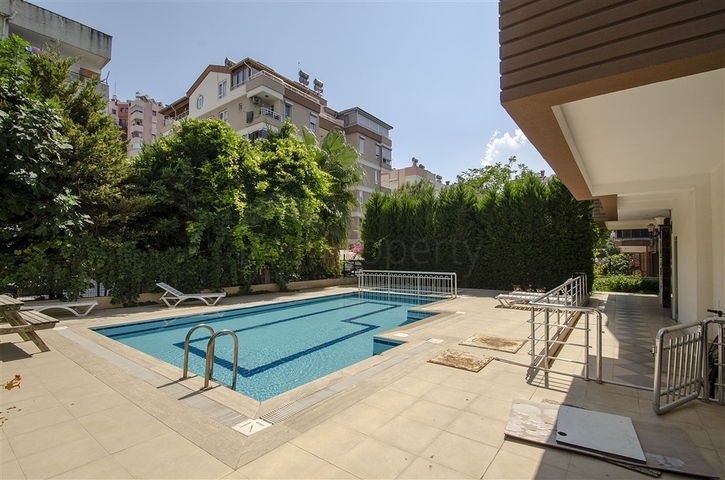 Квартира 2+1 с мебелью в 250 метрах от моря в Анталии