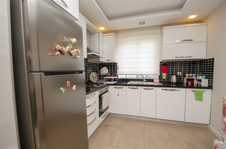 Квартира 2+1 с мебелью в 250 метрах от моря в Анталии