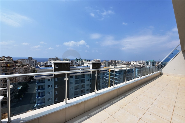 Квартира с тремя спальнями в Махмутларе