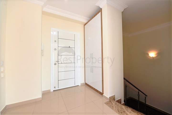 Квартира с тремя спальнями в Махмутларе