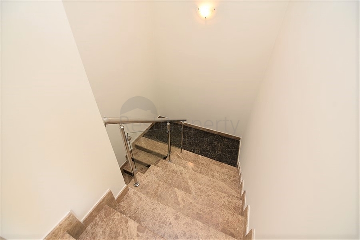 Квартира с тремя спальнями в Махмутларе