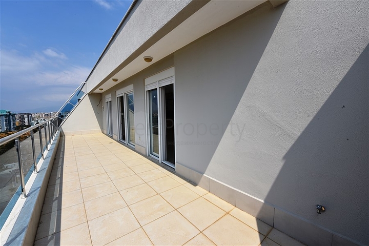 Квартира с тремя спальнями в Махмутларе