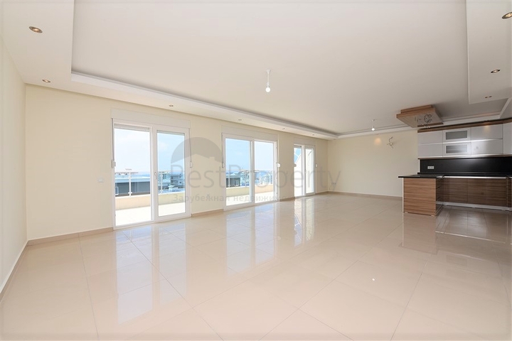 Квартира с тремя спальнями в Махмутларе