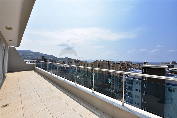 Квартира с тремя спальнями в Махмутларе