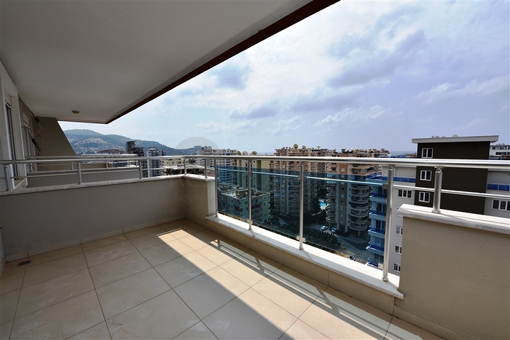 Квартира с тремя спальнями в Махмутларе