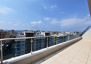 Квартира с тремя спальнями в Махмутларе