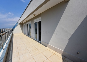 Квартира с тремя спальнями в Махмутларе