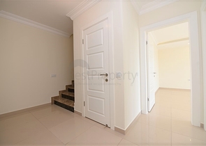 Квартира с тремя спальнями в Махмутларе