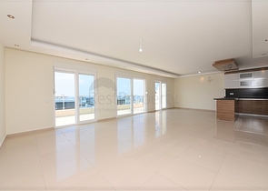 Квартира с тремя спальнями в Махмутларе