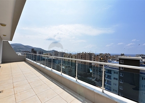 Квартира с тремя спальнями в Махмутларе