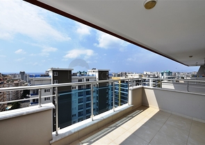 Квартира с тремя спальнями в Махмутларе