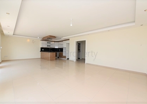 Квартира с тремя спальнями в Махмутларе