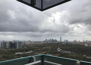 Двухкомнатная квартира с балконом в знаменитом комплексе