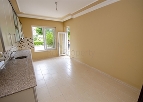 Двухкомнатная квартира с отдельной кухней в Арапсую Коньяалты 