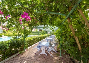 Двухкомнатная квартира с отдельной кухней в Арапсую Коньяалты 