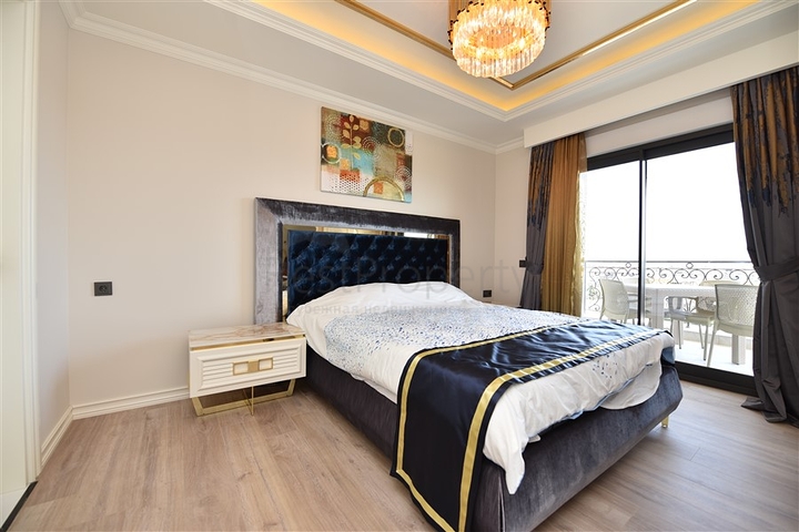 Меблированная трёхкомнатная квартира в элитном комплексе