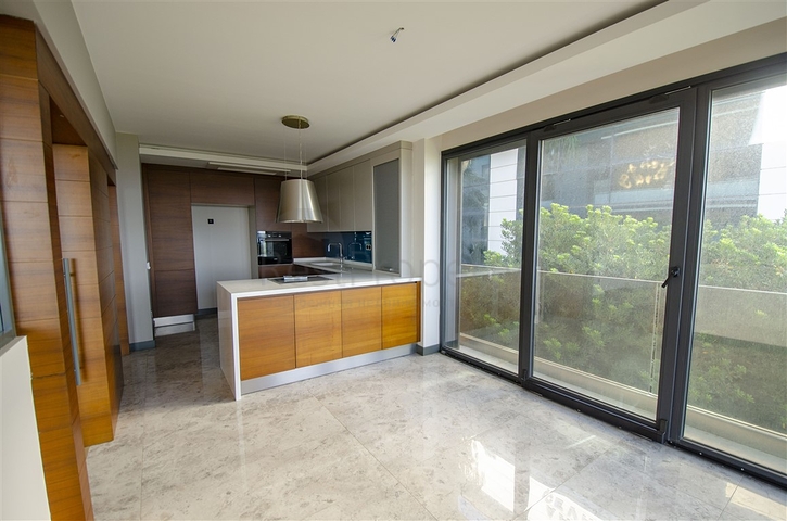 Элитный проект на первой береговой линии в районе Лара Анталья