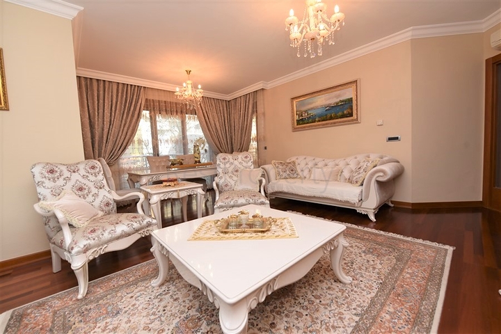 Квартира в комплексе на первой береговой линии в центре Алании