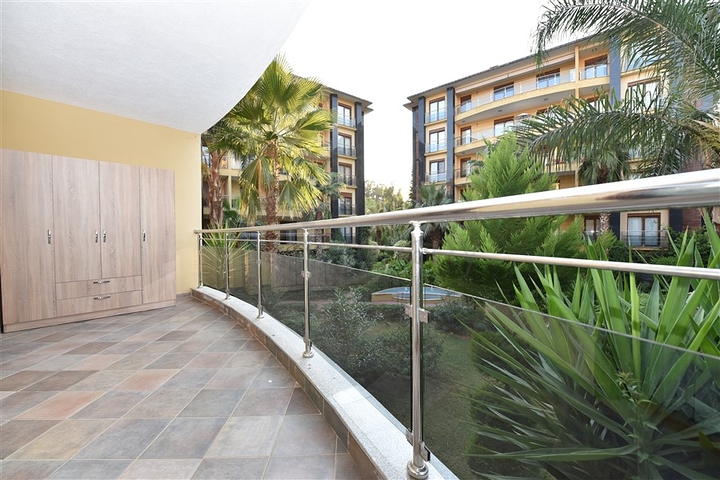 Квартира в комплексе на первой береговой линии в центре Алании