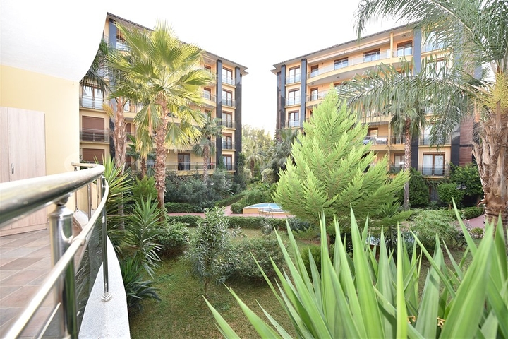 Квартира в комплексе на первой береговой линии в центре Алании