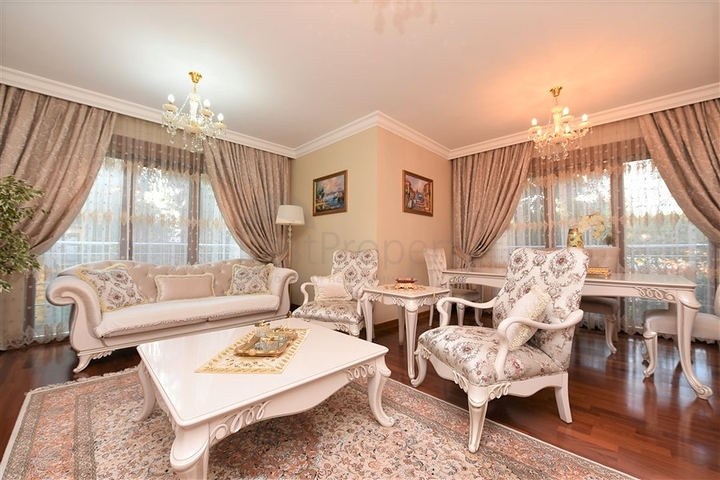 Квартира в комплексе на первой береговой линии в центре Алании