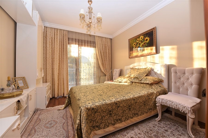 Квартира в комплексе на первой береговой линии в центре Алании