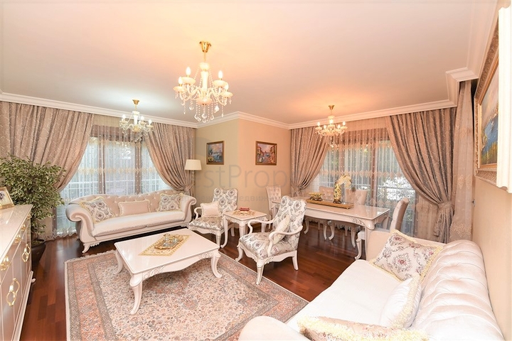 Квартира в комплексе на первой береговой линии в центре Алании