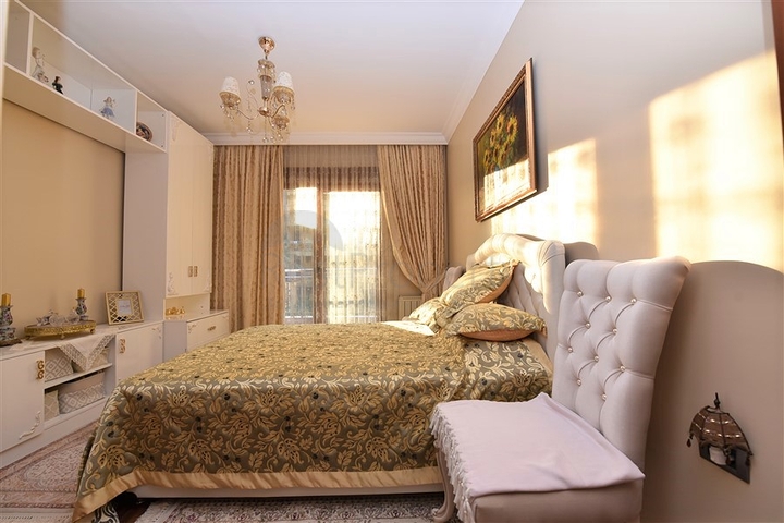 Квартира в комплексе на первой береговой линии в центре Алании